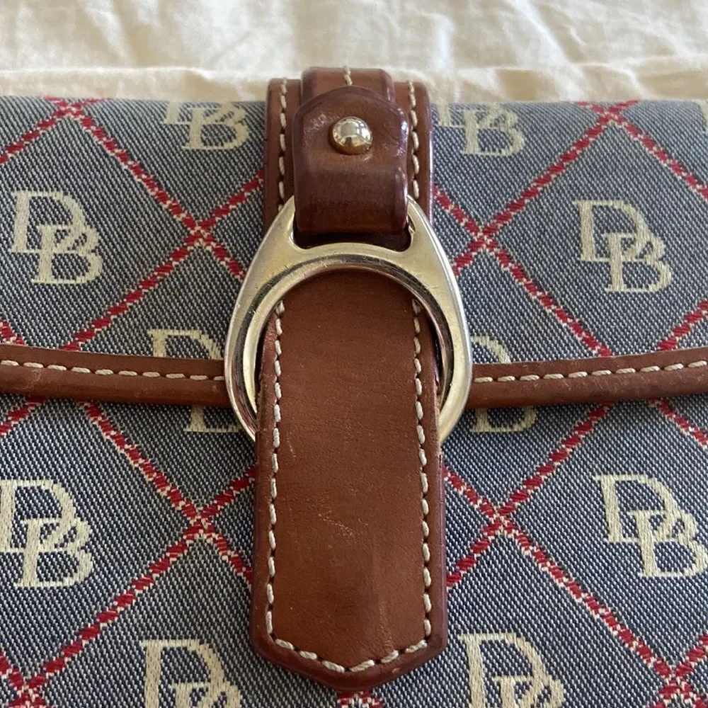 Dooney & Bourke Wallet Vintage leather clasp is silver leather imitation…